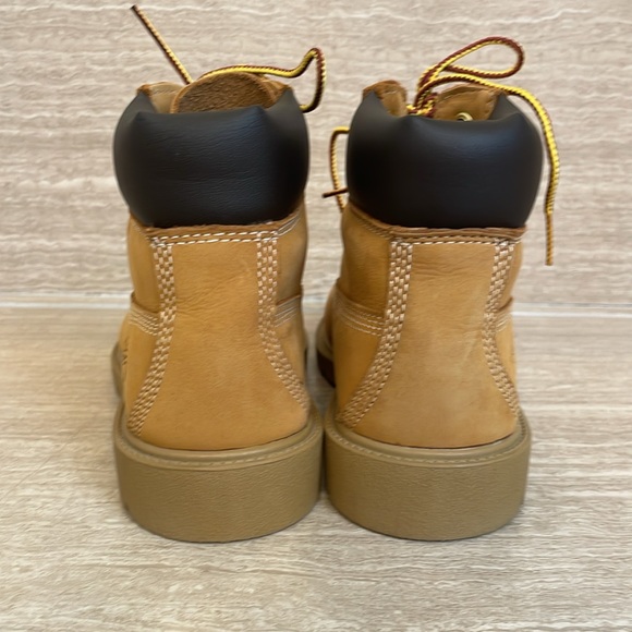 TIMBERLAND UEC Boys Size 2 Classic Waterproof Boots Wheat Lace-up non-marking - Picture 5 of 12